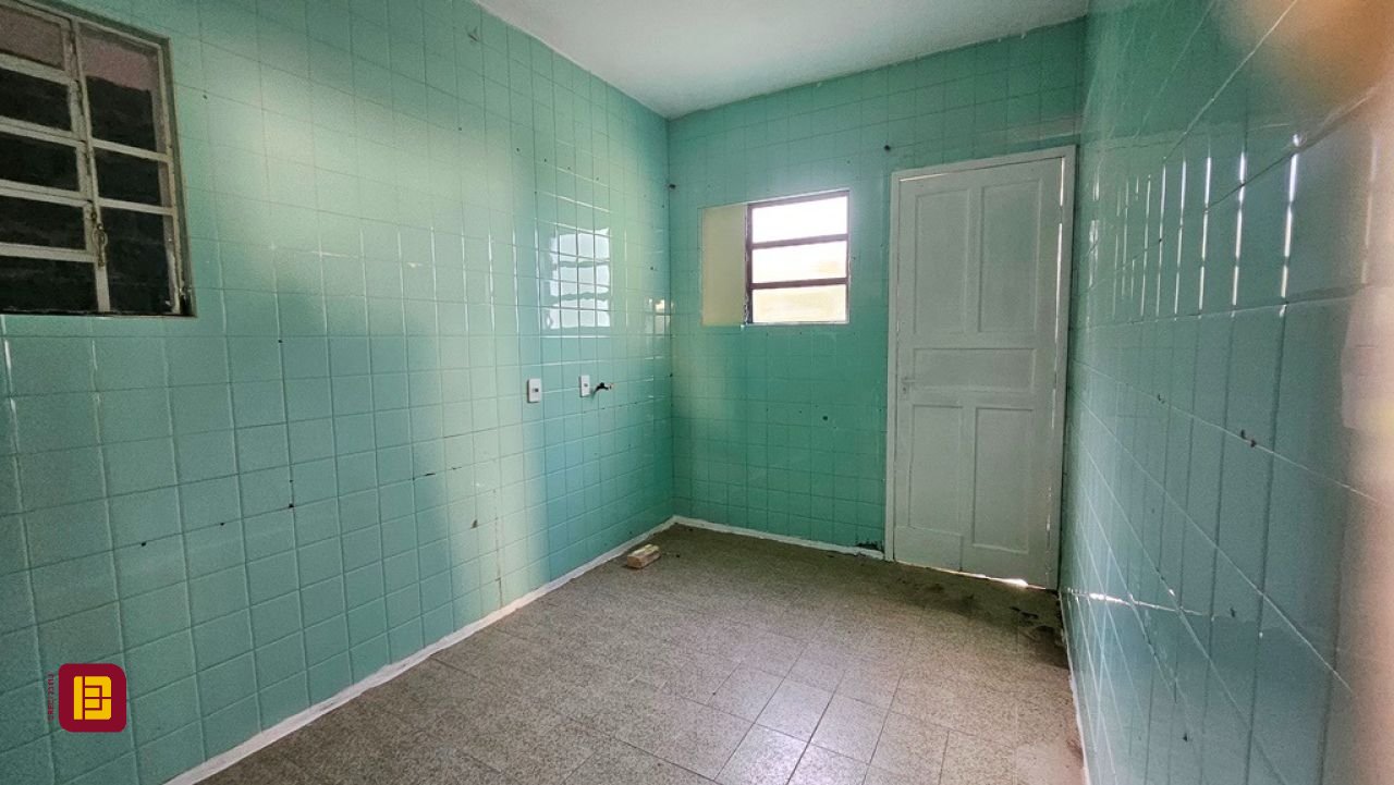 Casa com 166m², 3 quartos, 3 garagens, no bairro Ponta de Baixo em São José