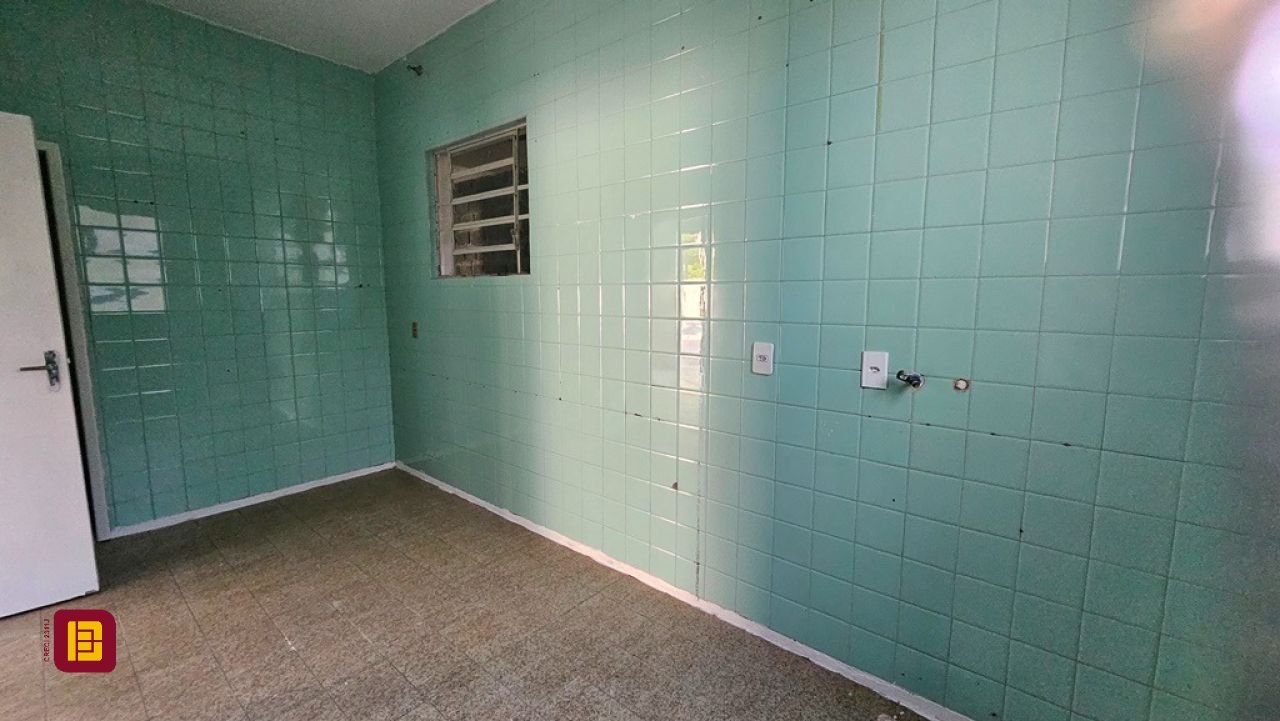 Casa com 166m², 3 quartos, 3 garagens, no bairro Ponta de Baixo em São José