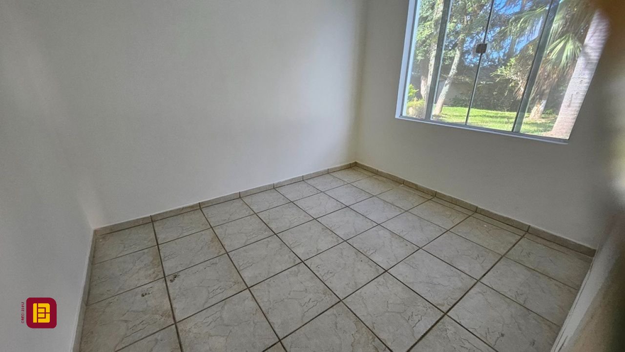 Casa com 166m², 3 quartos, 3 garagens, no bairro Ponta de Baixo em São José