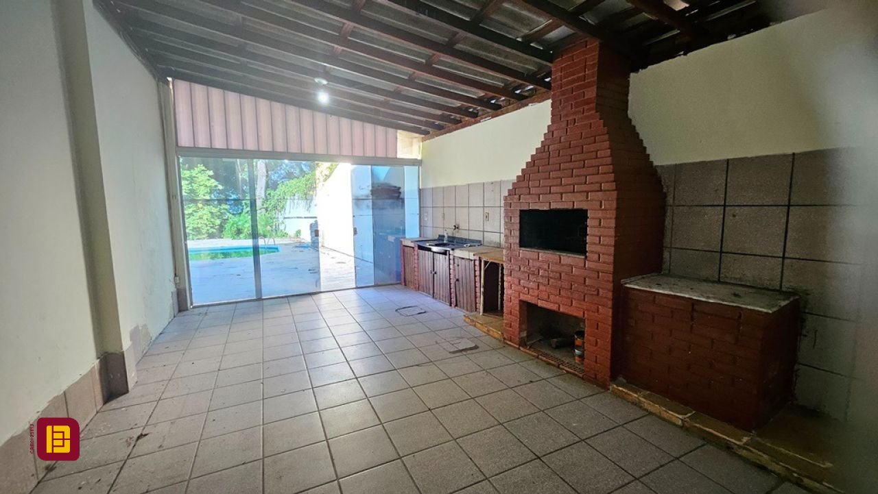 Casa com 166m², 3 quartos, 3 garagens, no bairro Ponta de Baixo em São José