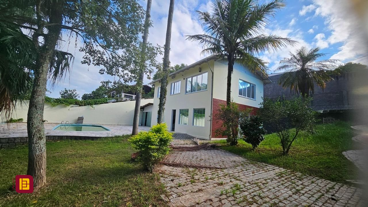 Casa com 166m², 3 quartos, 3 garagens, no bairro Ponta de Baixo em São José