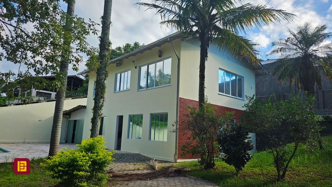 Casa com 166m², 3 quartos, 3 garagens, no bairro Ponta de Baixo em São José