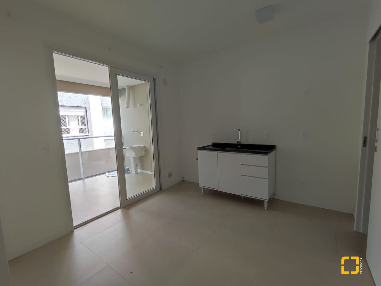 Apartamento com 47m², 3 quartos (sendo 1 suíte), 1 garagem, no bairro Cachoeira do Bom Jesus em Florianópolis