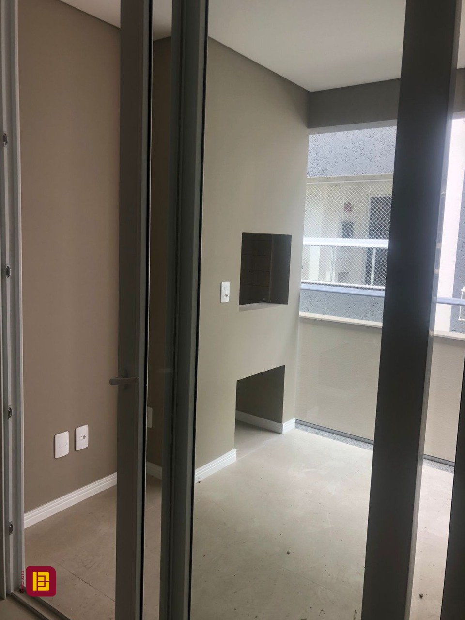 Apartamento com 47m², 3 quartos (sendo 1 suíte), 1 garagem, no bairro Cachoeira do Bom Jesus em Florianópolis