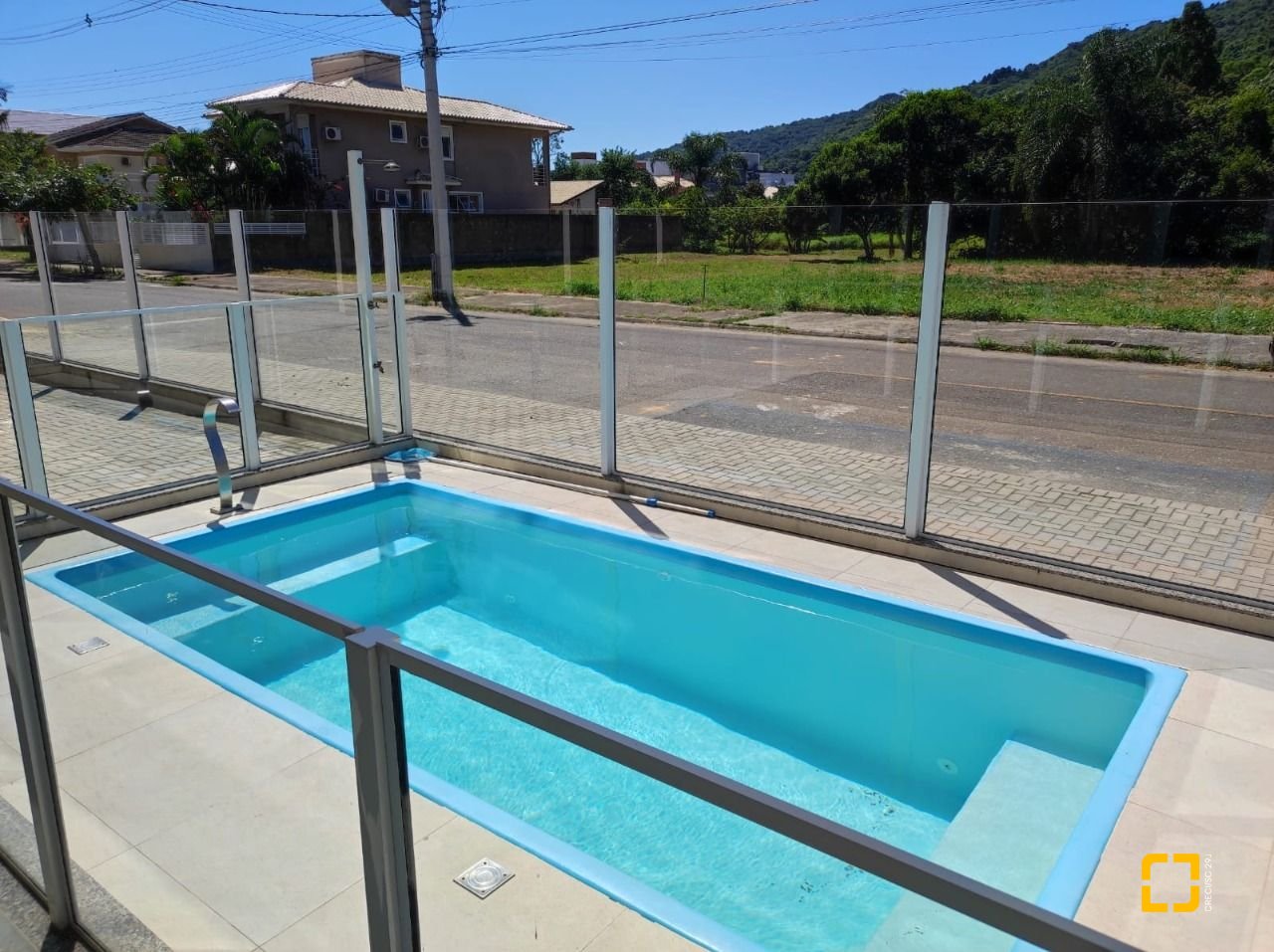 Apartamento com 47m², 3 quartos (sendo 1 suíte), 1 garagem, no bairro Cachoeira do Bom Jesus em Florianópolis