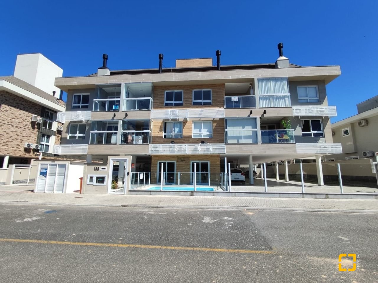 Apartamento com 47m², 3 quartos (sendo 1 suíte), 1 garagem, no bairro Cachoeira do Bom Jesus em Florianópolis