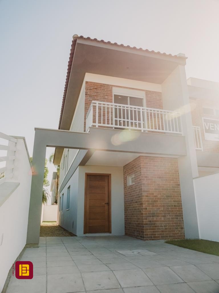 Casa com 151m², 4 quartos (sendo 1 suíte), 2 garagens, no bairro Campeche em Florianópolis