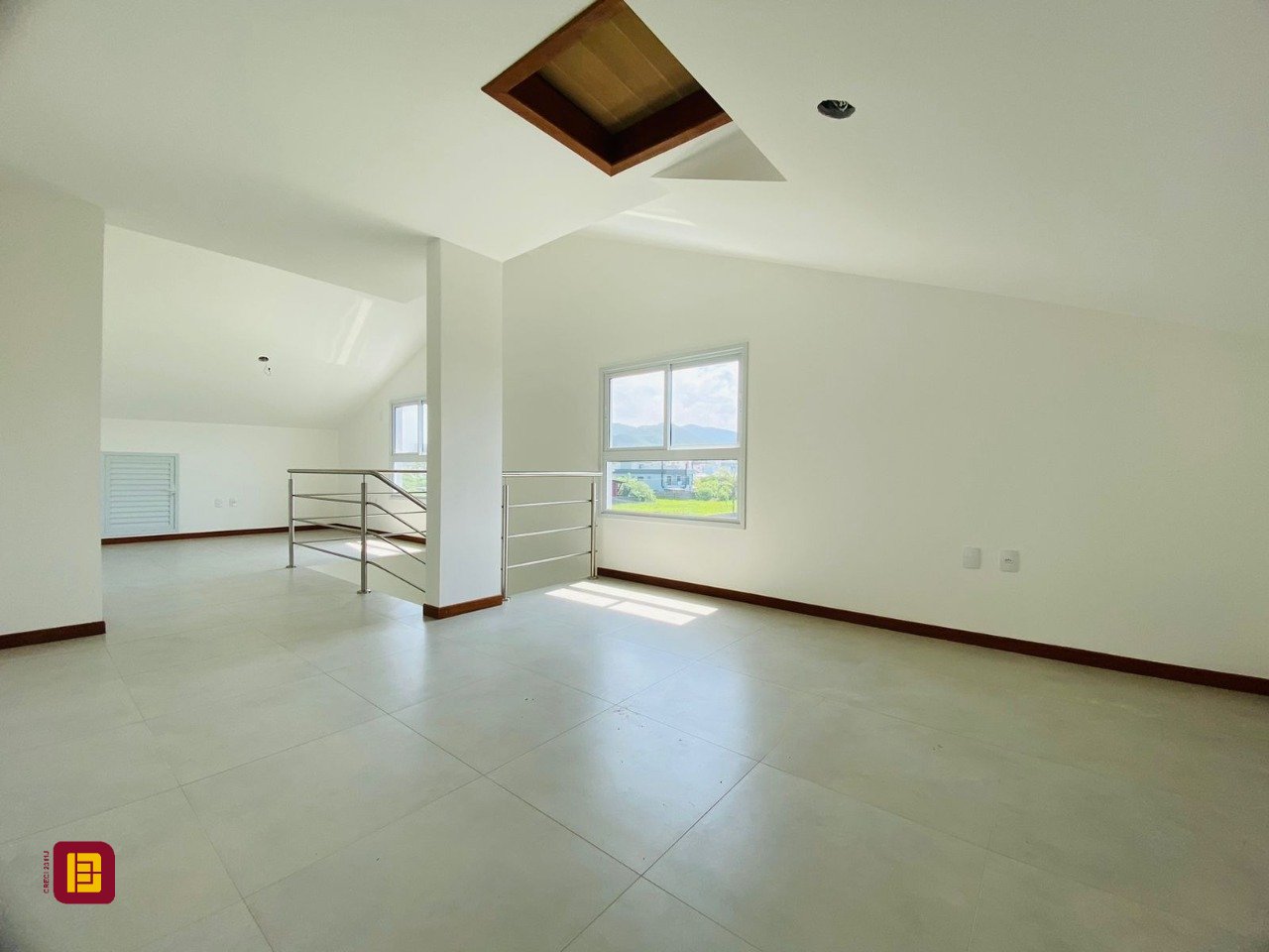 Casa com 151m², 4 quartos (sendo 1 suíte), 2 garagens, no bairro Campeche em Florianópolis