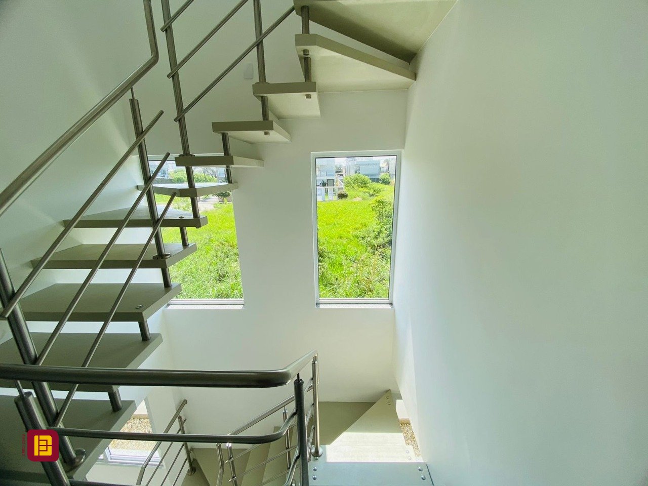 Casa com 151m², 4 quartos (sendo 1 suíte), 2 garagens, no bairro Campeche em Florianópolis