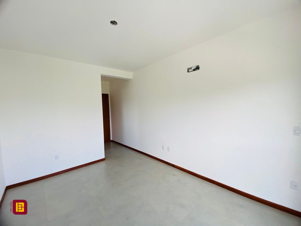 Casa com 151m², 4 quartos (sendo 1 suíte), 2 garagens, no bairro Campeche em Florianópolis