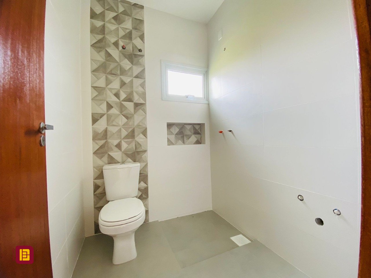 Casa com 151m², 4 quartos (sendo 1 suíte), 2 garagens, no bairro Campeche em Florianópolis