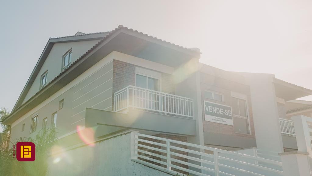 Casa com 151m², 4 quartos (sendo 1 suíte), 2 garagens, no bairro Campeche em Florianópolis