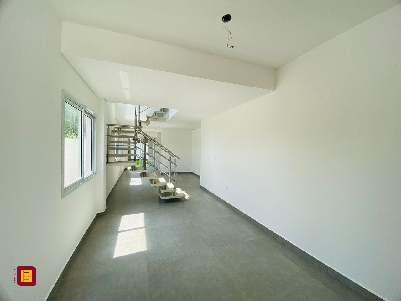 Casa com 151m², 4 quartos (sendo 1 suíte), 2 garagens, no bairro Campeche em Florianópolis