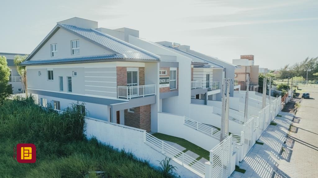 Casa com 151m², 4 quartos (sendo 1 suíte), 2 garagens, no bairro Campeche em Florianópolis