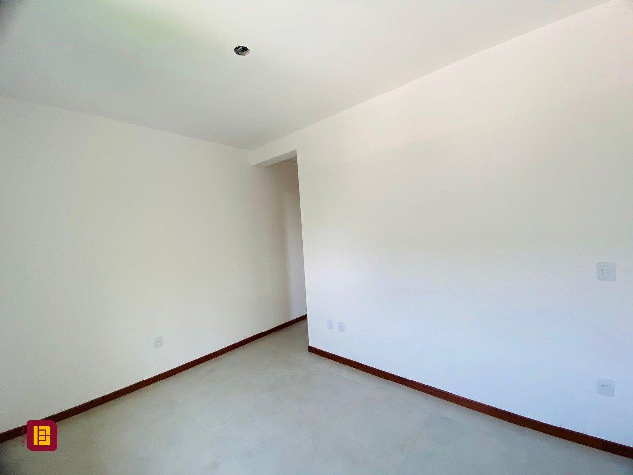 Casa com 151m², 4 quartos (sendo 1 suíte), 2 garagens, no bairro Campeche em Florianópolis