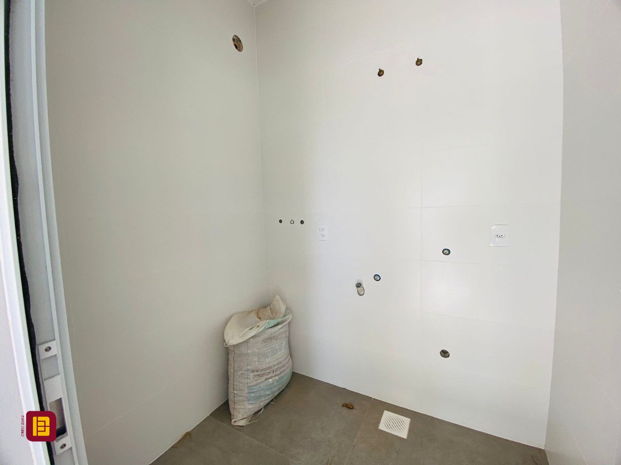 Casa com 151m², 4 quartos (sendo 1 suíte), 2 garagens, no bairro Campeche em Florianópolis