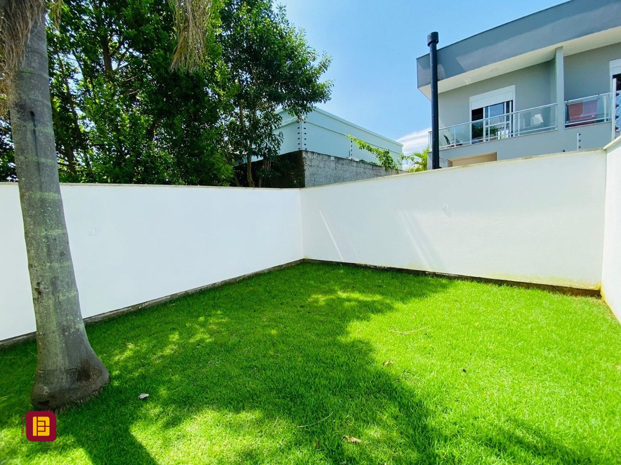 Casa com 151m², 4 quartos (sendo 1 suíte), 2 garagens, no bairro Campeche em Florianópolis