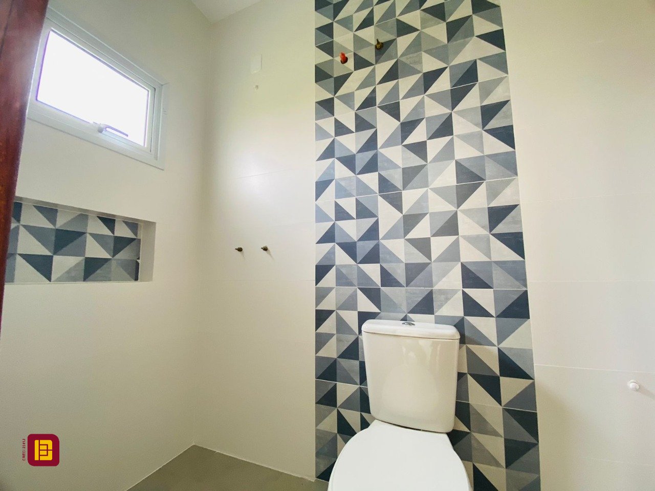 Casa com 151m², 4 quartos (sendo 1 suíte), 2 garagens, no bairro Campeche em Florianópolis