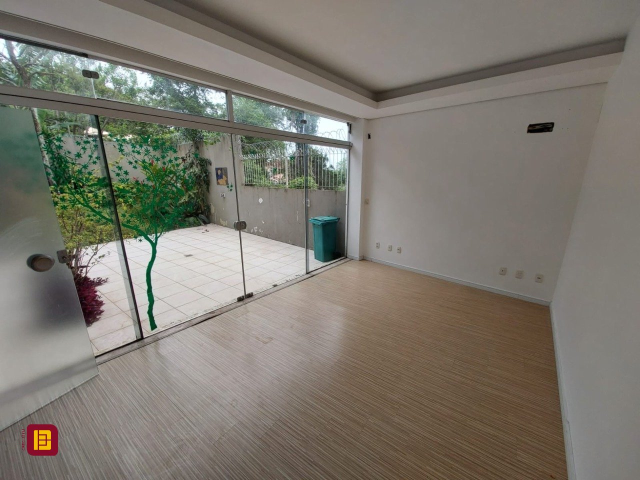 Prédio com 81m², 2 garagens, no bairro Pantanal em Florianópolis