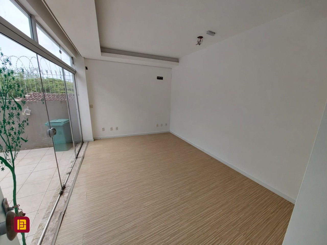 Prédio com 81m², 2 garagens, no bairro Pantanal em Florianópolis