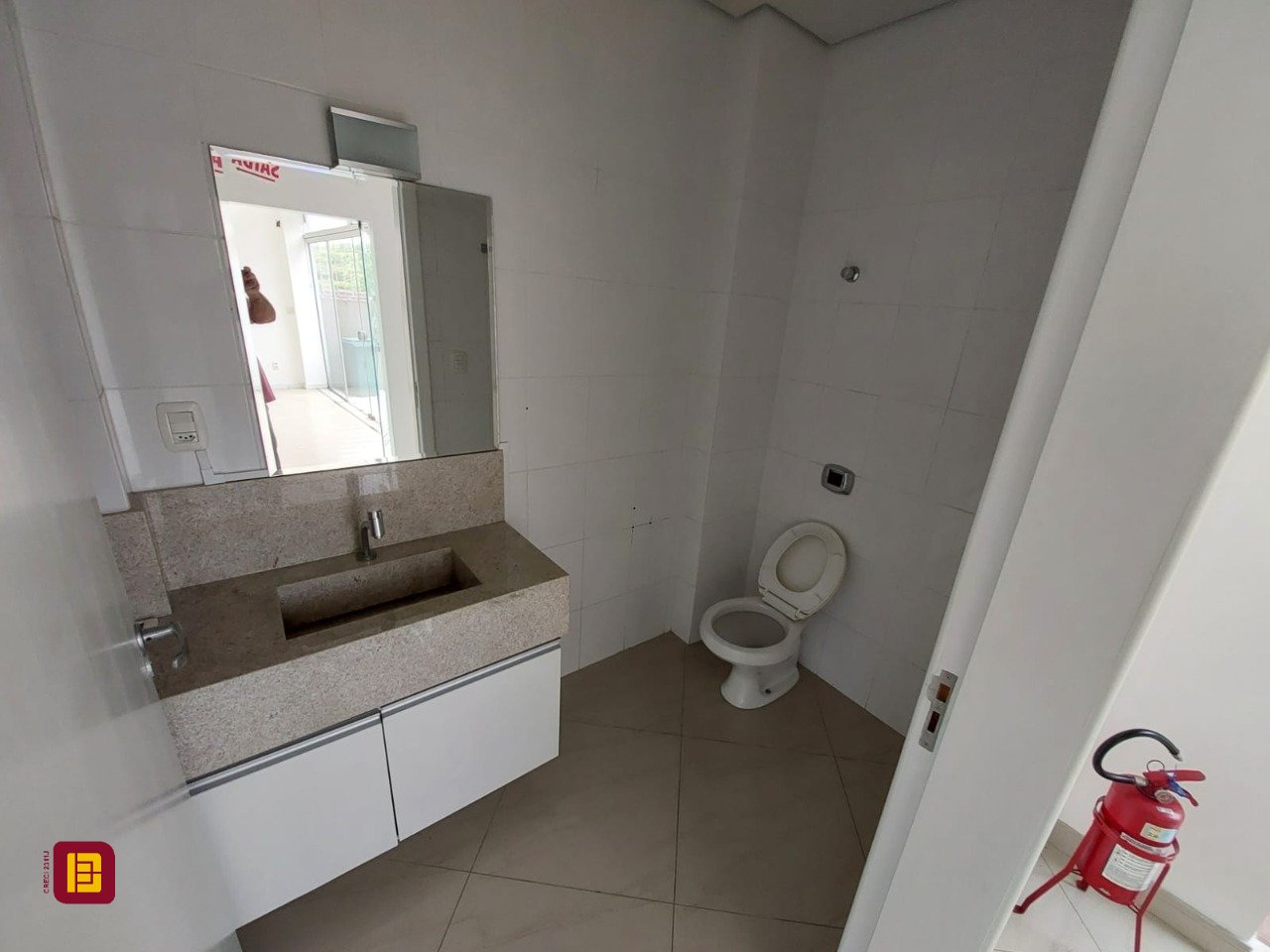 Prédio com 81m², 2 garagens, no bairro Pantanal em Florianópolis