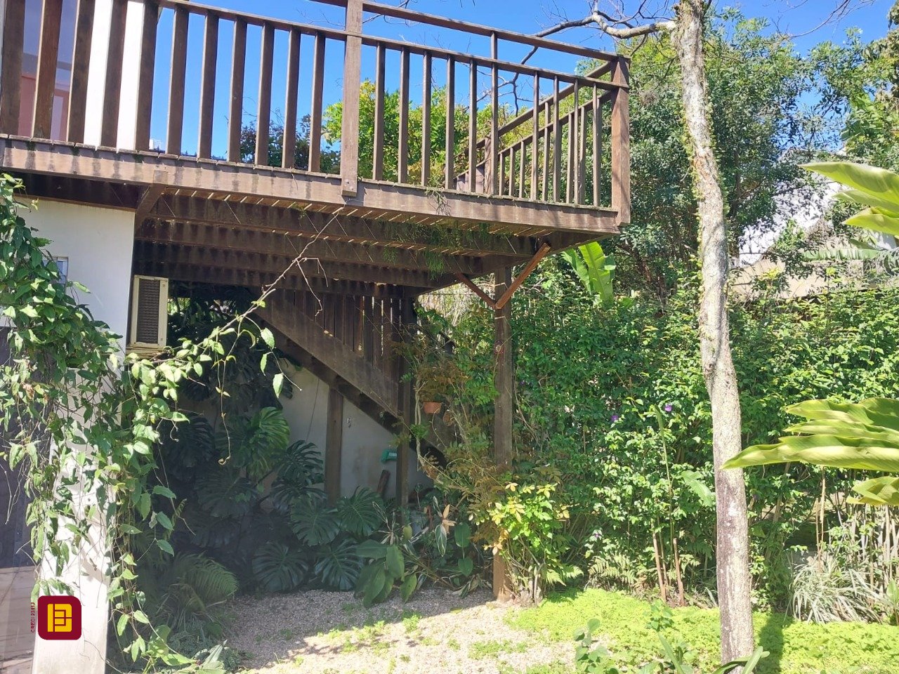 Prédio com 81m², 2 garagens, no bairro Pantanal em Florianópolis