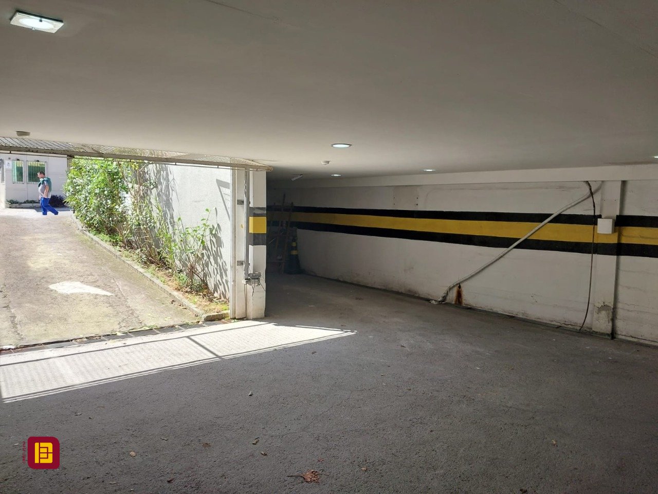 Prédio com 81m², 2 garagens, no bairro Pantanal em Florianópolis