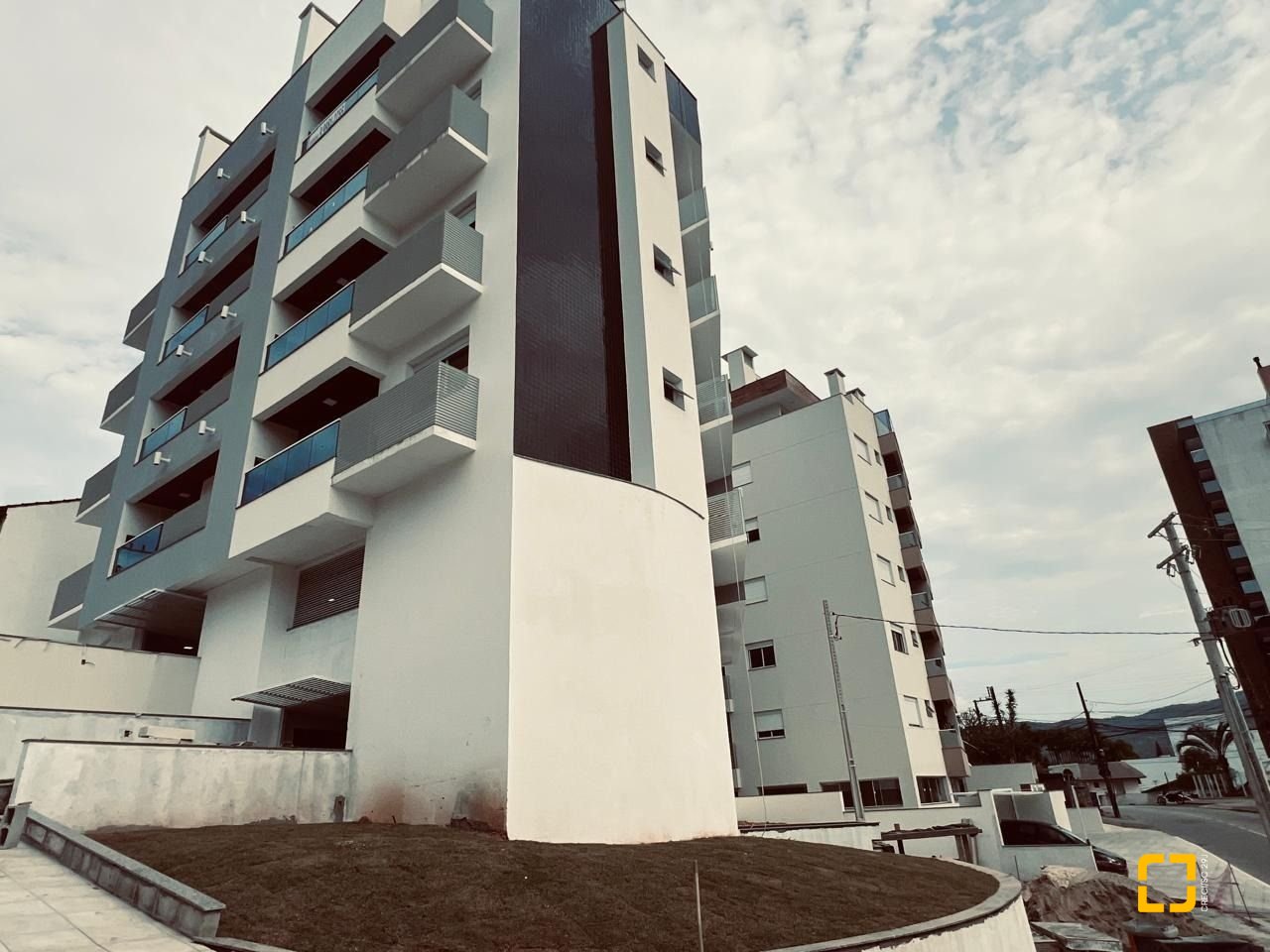 Cobertura com 95m², 2 quartos (sendo 1 suíte), 2 garagens, no bairro Itacorubi em Florianópolis