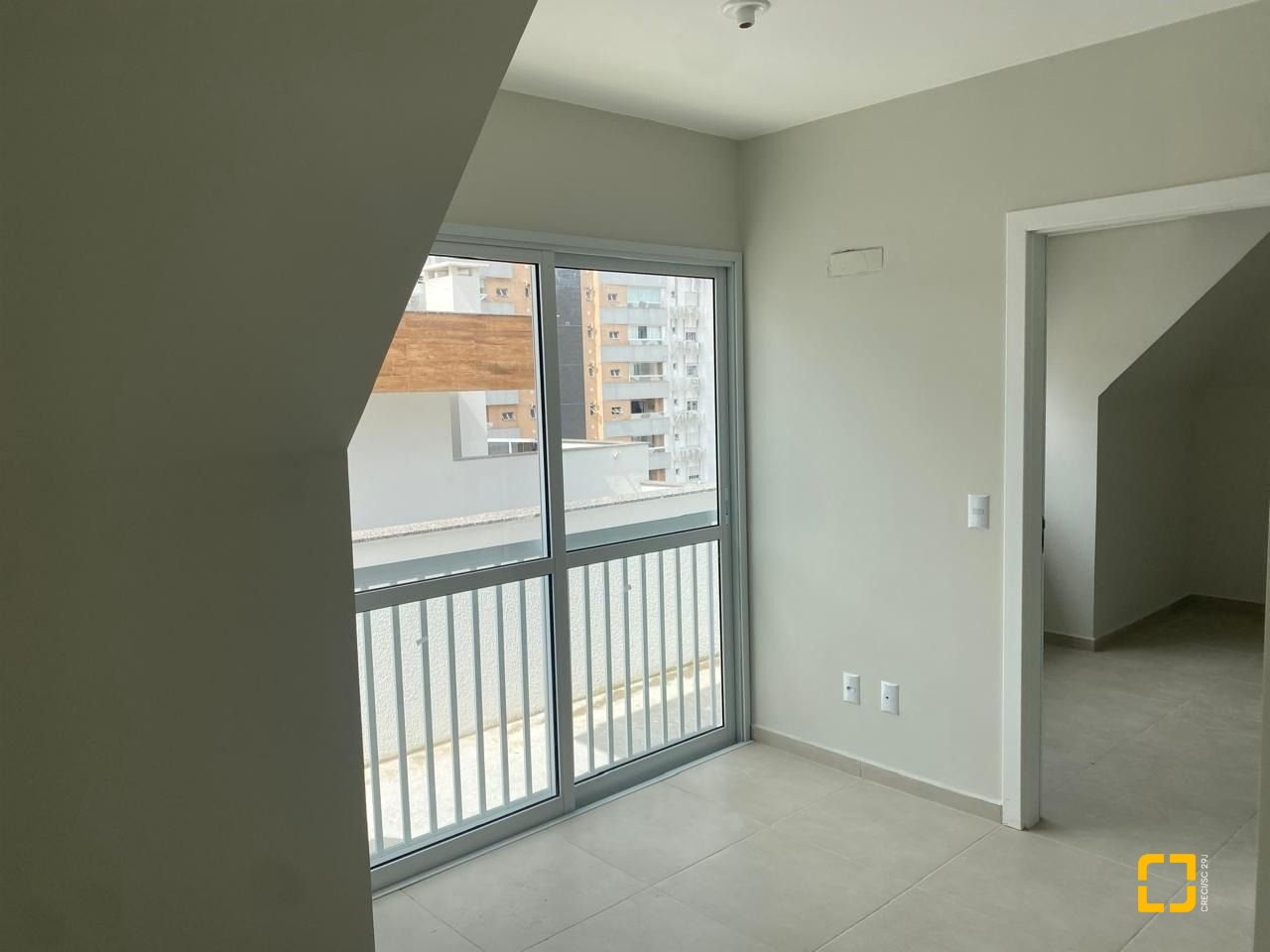 Cobertura com 95m², 2 quartos (sendo 1 suíte), 2 garagens, no bairro Itacorubi em Florianópolis