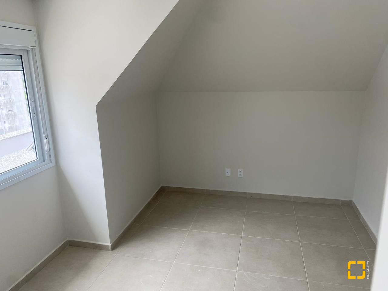 Cobertura com 95m², 2 quartos (sendo 1 suíte), 2 garagens, no bairro Itacorubi em Florianópolis