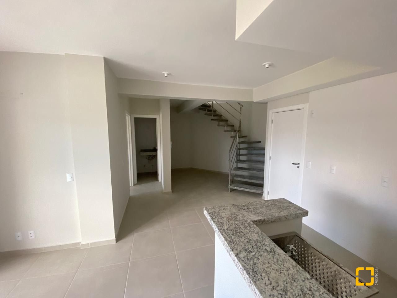 Cobertura com 93m², 3 quartos (sendo 1 suíte), 2 garagens, no bairro Itacorubi em Florianópolis