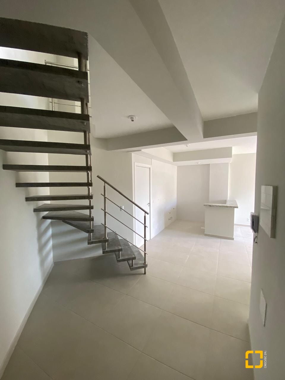 Cobertura com 93m², 3 quartos (sendo 1 suíte), 2 garagens, no bairro Itacorubi em Florianópolis