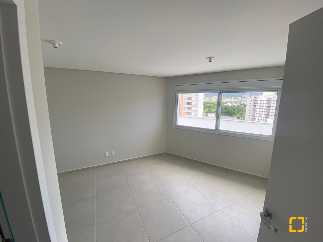 Cobertura com 93m², 3 quartos (sendo 1 suíte), 2 garagens, no bairro Itacorubi em Florianópolis