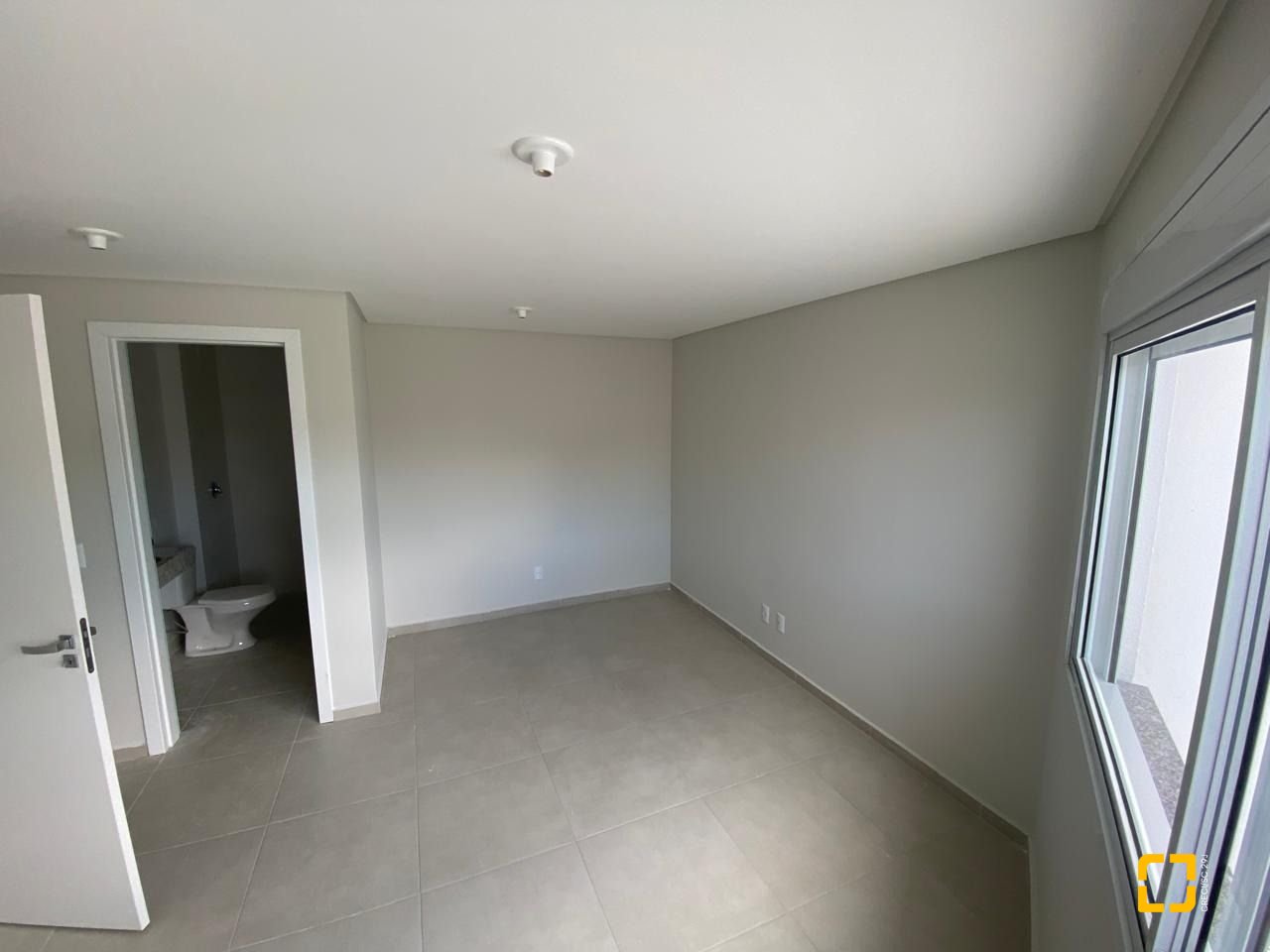 Cobertura com 93m², 3 quartos (sendo 1 suíte), 2 garagens, no bairro Itacorubi em Florianópolis
