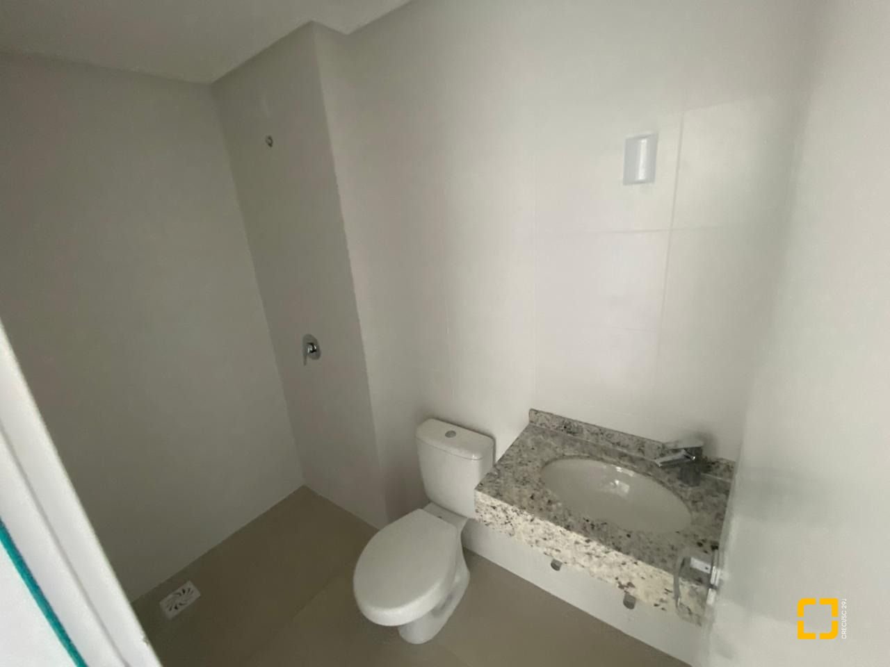 Cobertura com 93m², 3 quartos (sendo 1 suíte), 2 garagens, no bairro Itacorubi em Florianópolis