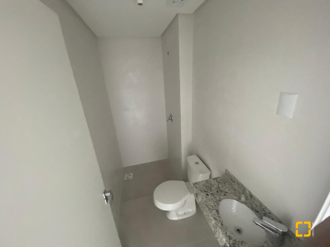 Cobertura com 93m², 3 quartos (sendo 1 suíte), 2 garagens, no bairro Itacorubi em Florianópolis