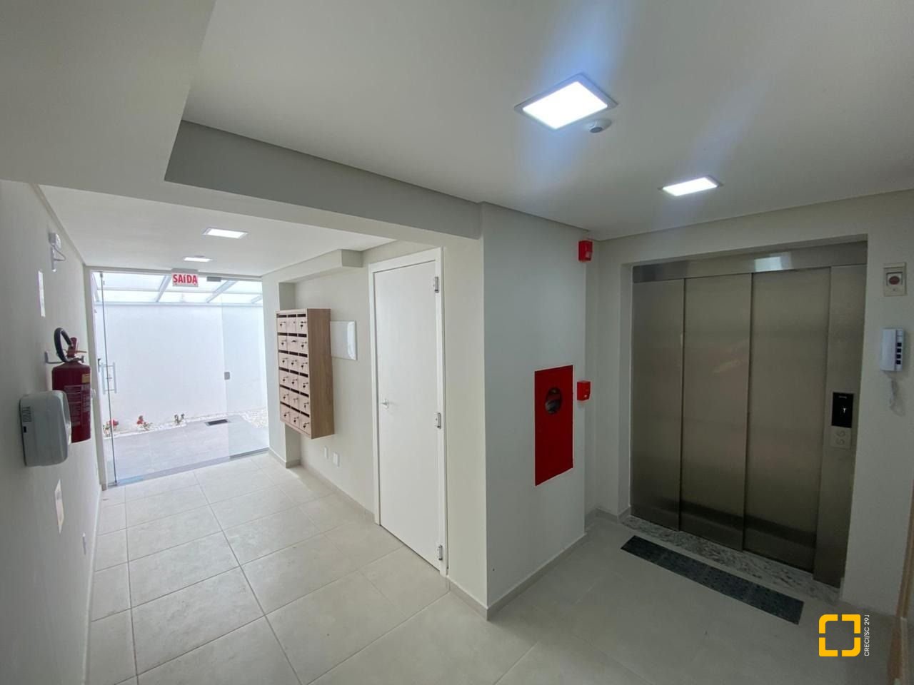 Cobertura com 102m², 3 quartos (sendo 2 suítes), 2 garagens, no bairro Itacorubi em Florianópolis