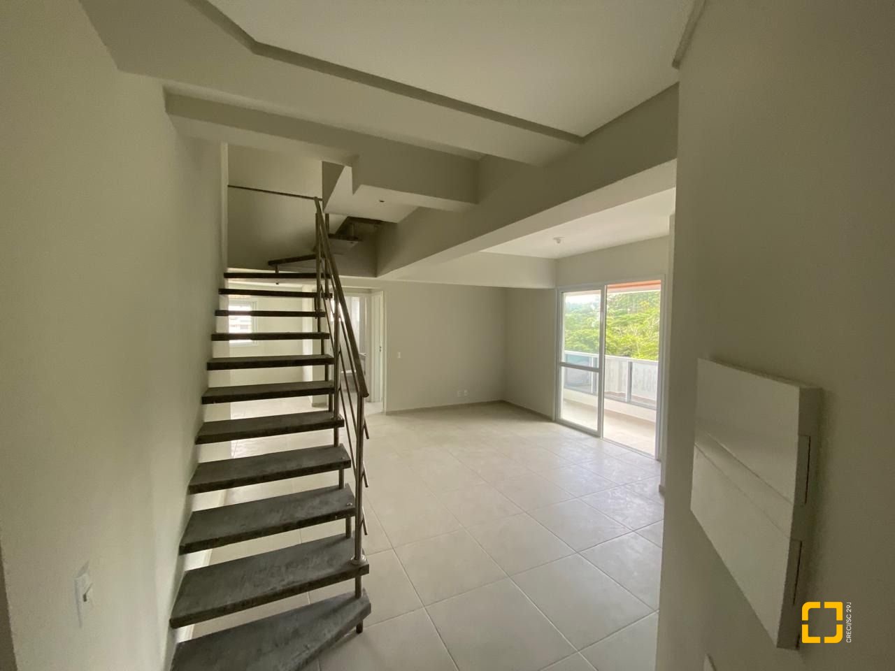 Cobertura com 102m², 3 quartos (sendo 2 suítes), 2 garagens, no bairro Itacorubi em Florianópolis