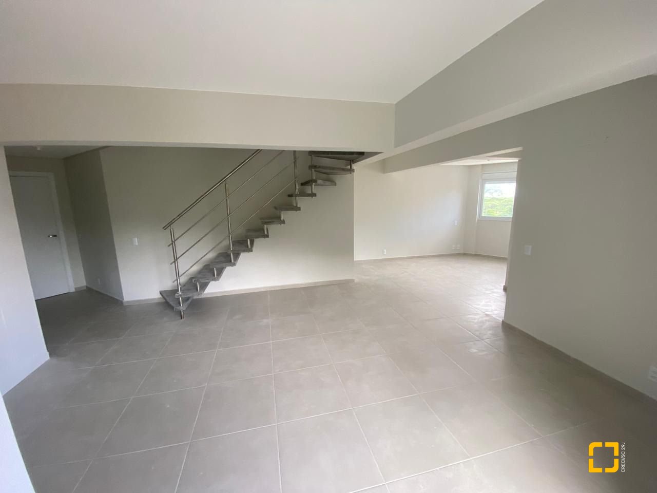 Cobertura com 102m², 3 quartos (sendo 2 suítes), 2 garagens, no bairro Itacorubi em Florianópolis