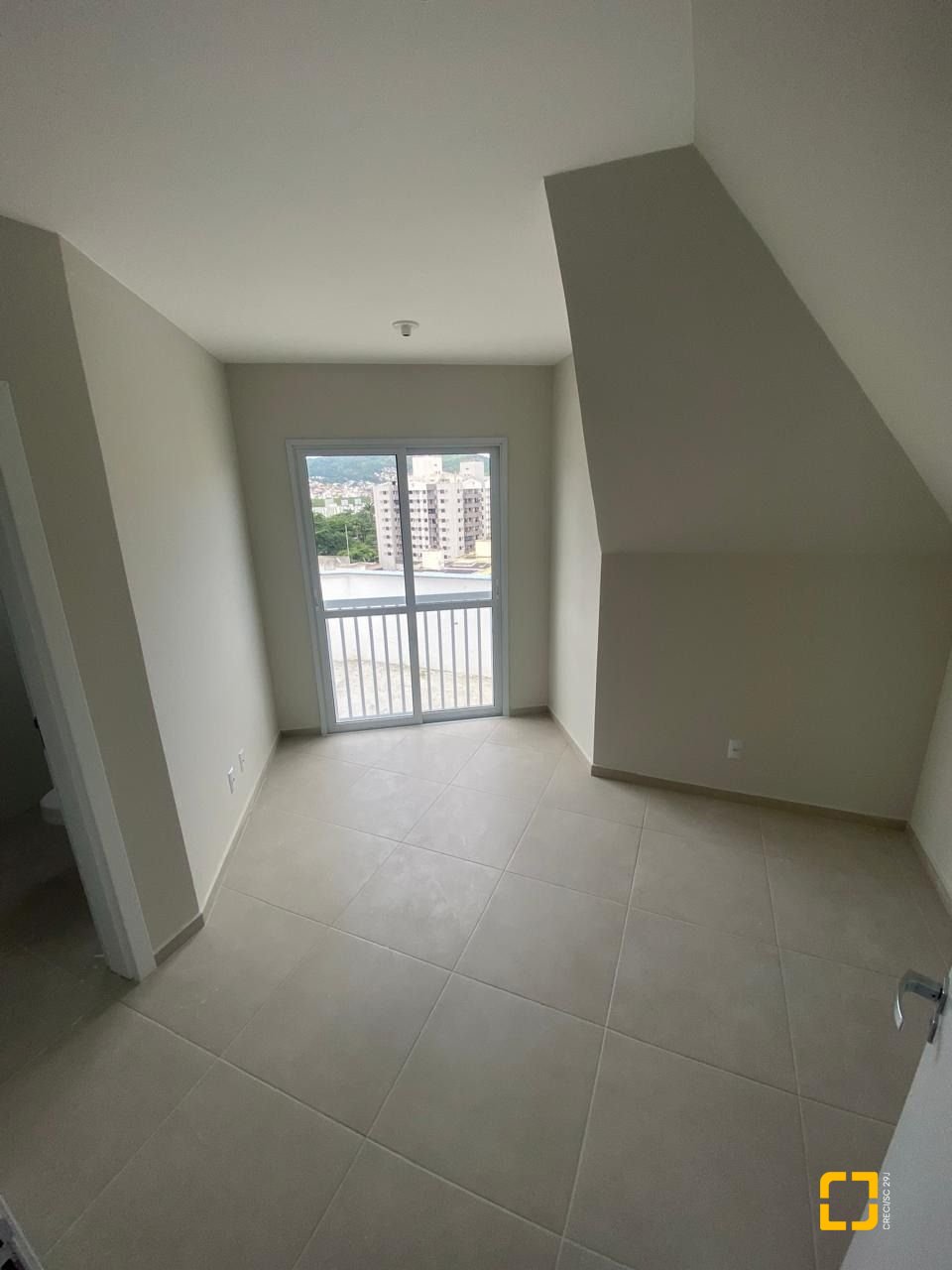 Cobertura com 102m², 3 quartos (sendo 2 suítes), 2 garagens, no bairro Itacorubi em Florianópolis