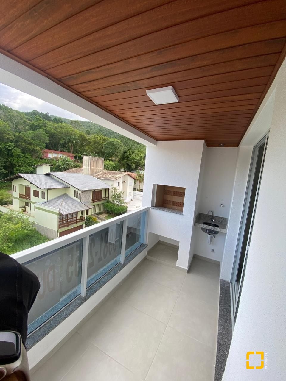 Cobertura com 102m², 3 quartos (sendo 2 suítes), 2 garagens, no bairro Itacorubi em Florianópolis