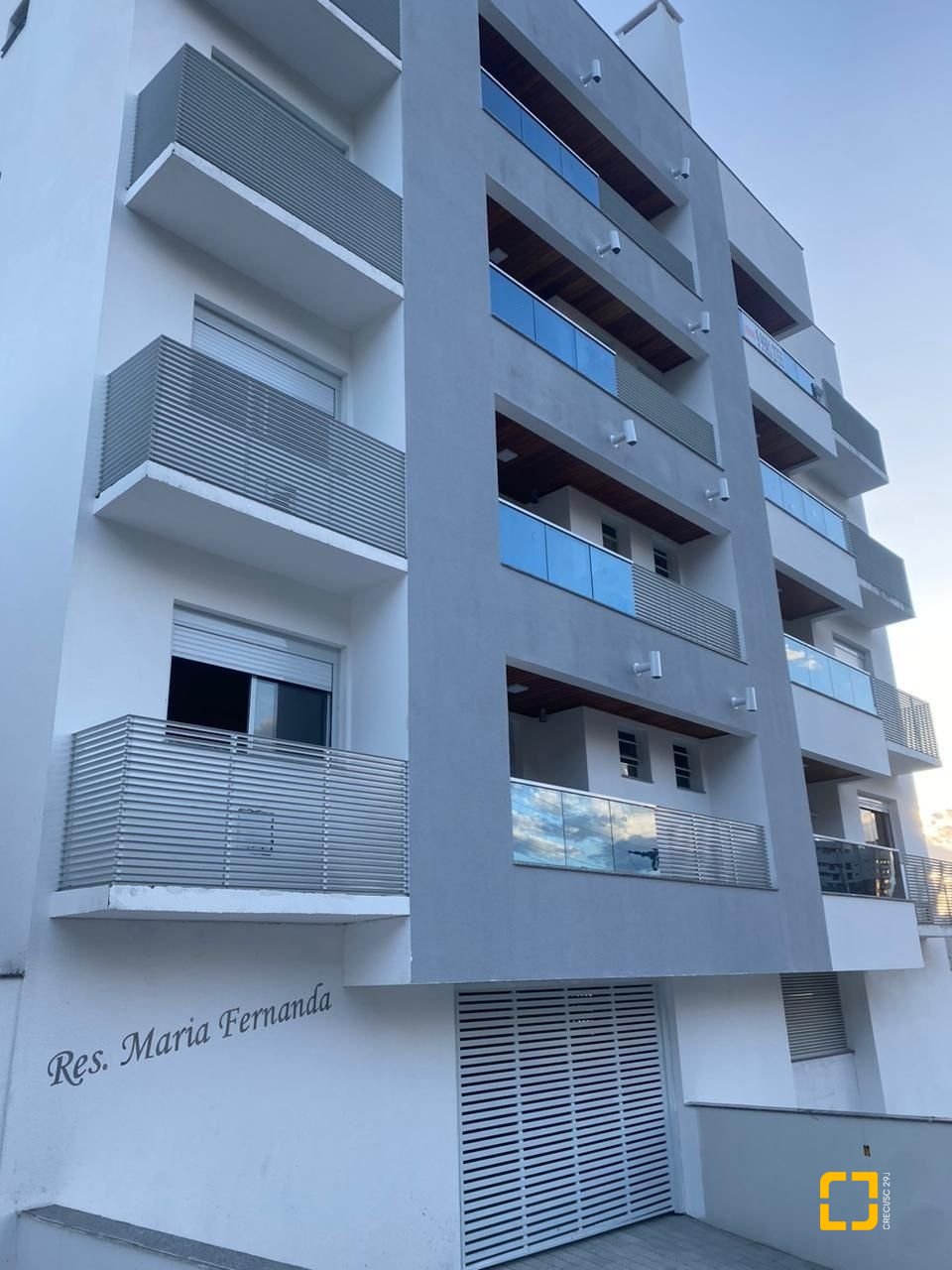 Cobertura com 102m², 3 quartos (sendo 2 suítes), 2 garagens, no bairro Itacorubi em Florianópolis