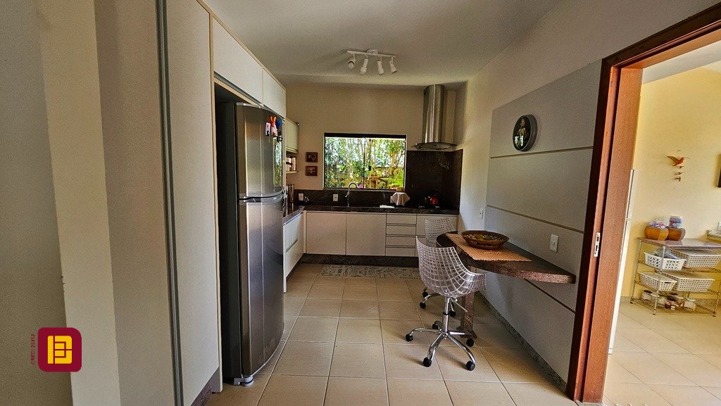 Casa com 280m², 4 quartos (sendo 3 suítes), 2 garagens, no bairro Sul do Rio em Santo Amaro da Imperatriz