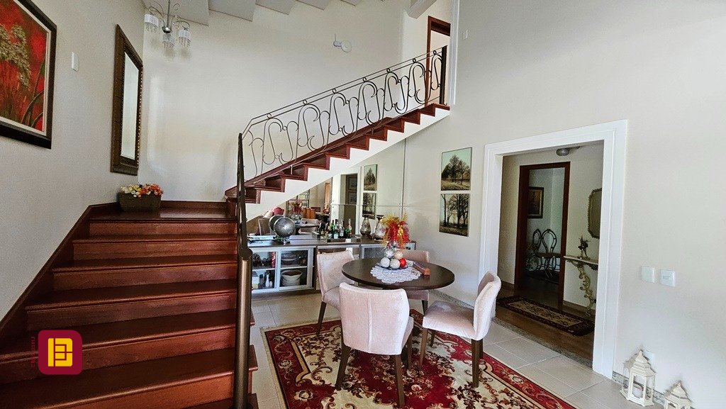 Casa com 280m², 4 quartos (sendo 3 suítes), 2 garagens, no bairro Sul do Rio em Santo Amaro da Imperatriz