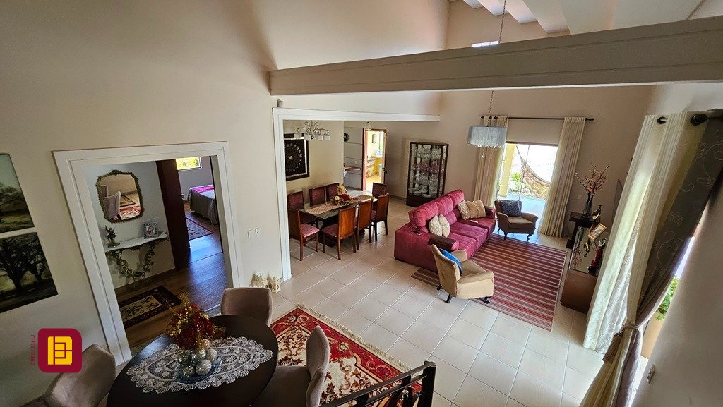Casa com 280m², 4 quartos (sendo 3 suítes), 2 garagens, no bairro Sul do Rio em Santo Amaro da Imperatriz
