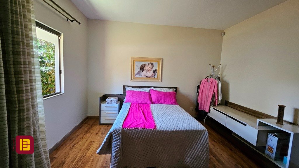 Casa com 280m², 4 quartos (sendo 3 suítes), 2 garagens, no bairro Sul do Rio em Santo Amaro da Imperatriz