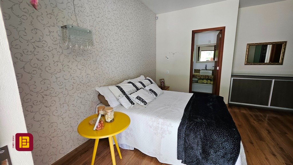 Casa com 280m², 4 quartos (sendo 3 suítes), 2 garagens, no bairro Sul do Rio em Santo Amaro da Imperatriz