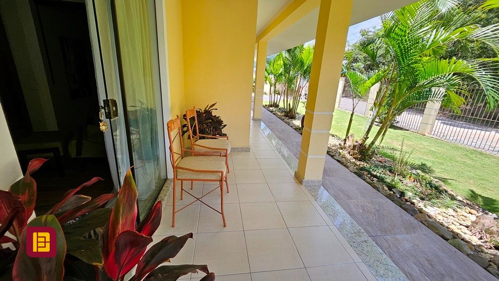 Casa com 280m², 4 quartos (sendo 3 suítes), 2 garagens, no bairro Sul do Rio em Santo Amaro da Imperatriz