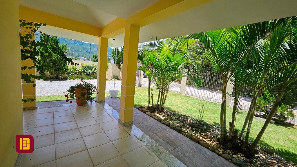 Casa com 280m², 4 quartos (sendo 3 suítes), 2 garagens, no bairro Sul do Rio em Santo Amaro da Imperatriz