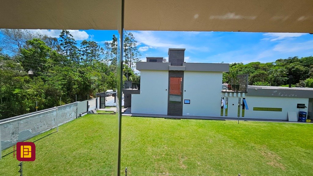 Casa com 280m², 4 quartos (sendo 3 suítes), 2 garagens, no bairro Sul do Rio em Santo Amaro da Imperatriz